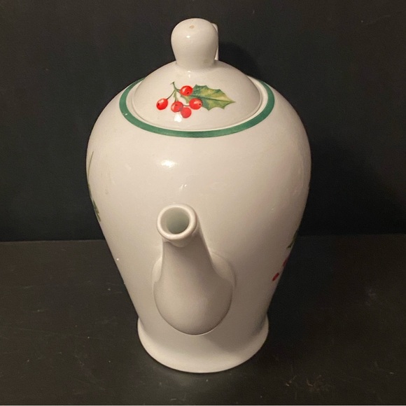 Blarney Porcelain Ireland Christmas Tea Pot - Holly Berry - Picture 3 of 5